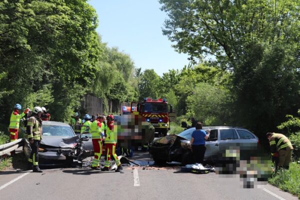 POL-ME: Rettungshubschrauber war im Einsatz: Schwerer Verkehrsunfall auf der Ratinger Landstraße – 2504116