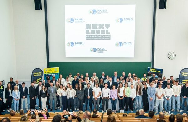 POL-HA: Fachoberschule Polizei: Ausbildungsleitung begrüßt neue Schülerinnen und Schüler in Hagen