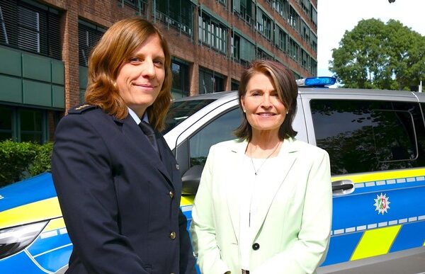 POL-HA: Die Hagener Schutzpolizei hat eine neue Leiterin – Polizeipräsidentin Ursula Tomahogh stellt Polizeidirektorin Ursula Schönberg vor